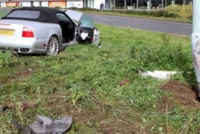 В Роттердаме раскрошили Maserati Spyder (6 фото)