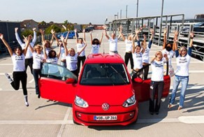 Volkswagen up! вместил в себя 16 человек (26 фото)