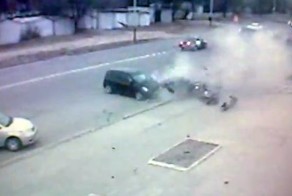 Жестокое столкновение в центре города (видео)