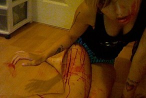 Больная на голову девушка (3 фото)