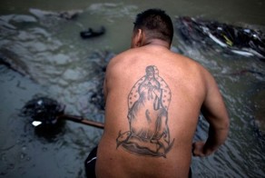 Опасная работа на свалке под названием Шахта (25 фото)