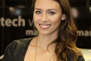 Девушки с автосалона Essen Motor Show (72 фото)