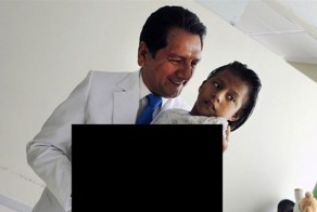 Девочка-инвалид с синдромом Тетра-Амелия (4 фото)