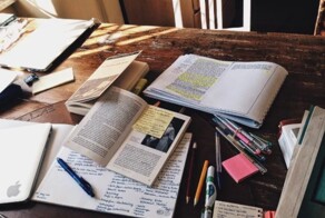 Святая, студенты и сыновья любовь 