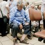  Президент Уругвая сидит в очереди в поликлинике