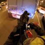 Падение электровелосипедиста в пробке 