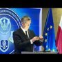 Министр обороны Польши на брифинге говорил в... лампочку