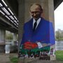 На мосту Дружбы вместо портрета Ильвеса возник Владимир Путин.