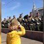На репетиции парада Победы военные ответили на приветствие маленького генерала