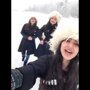 Снег, девочки, селфи-палка и песенка