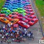 Фанаты Dodge Challenger сделали радугу из своих автомоблей