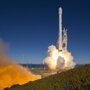 Впечатляющее фото недавней посадки SpaceX Falcon 9 на морскую платформу