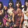80-е года прошлого века выдались тяжелыми для костюмеров рок-музыкантов