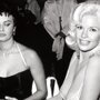 Софи Лорен наконец рассказала правду о фотографии, где она смотрит на грудь актрисы Джейн Мэнсфилд
