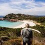 Вдали от толпы: снимки уединенной жизни 79-летнего отшельника на острове близ Сардинии