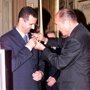 Медаль рабского режима, служащего США. Асад вернул Франции орден Почетного легиона
