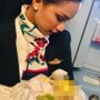 Как стюардесса покормила грудью чужого голодного младенца