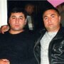 Двое азербайджанцев, рискуя жизнью, спасли семью из горящего авто