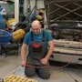 Умельцы из Новосибирска попытались завести авто от лимонов