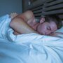 Почему мужчины после секса хотят спать, а женщины разговаривать?