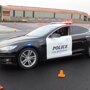 В Калифорнии патрульная Тесла разрядилась во время погони за преступником