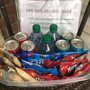Курьер нашел перед домом угощение - и его реакция бесценна!