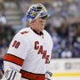 Чудо в НХЛ: полматча в воротах «Каролины» играл 42-летний заливщик льда и помог победить «Торонто»
