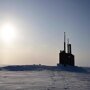 Уникальное зрелище: ядерная подлодка штурмует льды