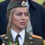Пользователи сети затравили в соцсетях блондинку с медалями на параде Победы в Минске