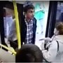 Водитель автобуса отправил в нокдаун разбившего окно мужчину