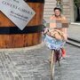 Британка голышом прокатилась на велосипеде ради благотворительности