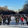 В Екатеринбурге массовый пикет против вакцинации закончился песнями и хороводом