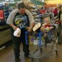 Интересные люди в супермаркетах. Часть 11. (50 фото)