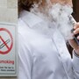 МЧС хочет запретить курение вейпов в общественных местах