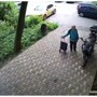 Недовольная бабушка наказала мотоциклистов