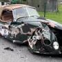 В Англии автоледи отвлеклась и врезалась в "Jaguar XK120" 1948 года выпуска