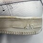 Nike выпустили грязные и поношенные кроссовки