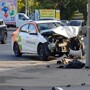 Водитель каршеринга вылетел с дороги и сбил двух женщина на остановке. ДТП