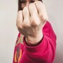 Случайно попал из водяного пистолета: женщина в Екатеринбурге избила мальчика