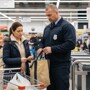 Имеет ли право охранник проверять ваши сумки на выходе из магазина