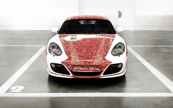 В Porsche представили Cayman S с 2-мя миллионами фото друзей из Facebook* (9 фото)