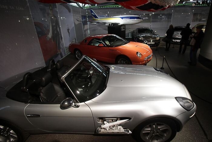 В Великобритании открылся музей автомобилей Джеймса Бонда (34 фото)