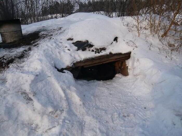 На Урале найден отшельник, живущий 10 лет в пещере (5 фото + 1 видео)