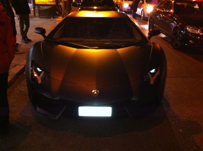 Криштиану Роналду купил себе на день рождения Lamborghini Aventador CR7 (6 фото)