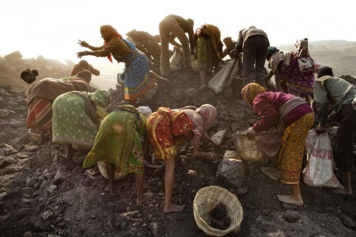 Пылающая Джария – незаконная добыча угля в Индии (13 фото)
