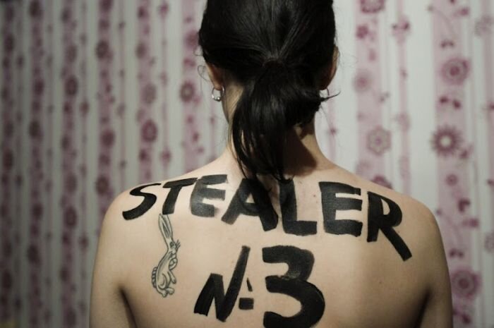 Девчонки Femen на выборах (20 фото)