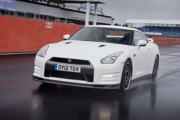 Nissan GTR получил новую спецверсию Track Pack (19 фото)