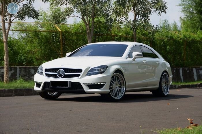 Mercedes-Benz CLS 63 AMG на колесах от Modulare (8 фото)