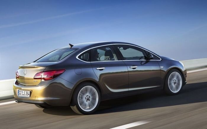 Компания Opel представила седан Astra J (4 фото)