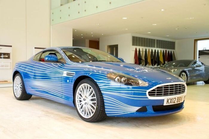 Aston Martin и Facebook* выпустили модель DB9 — 1M (6 фото)